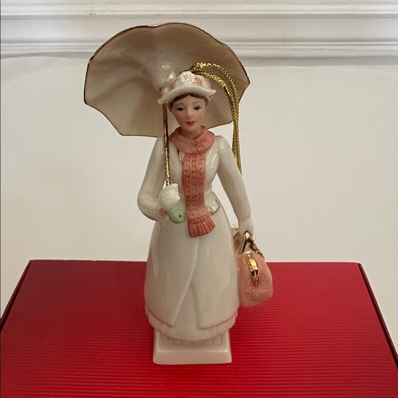 New Lenox Mary Poppins Christmas Decoration Figurine Ornament with Gold Accents - Picture 2 of 11